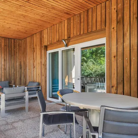 2 Bedroom Cozy In Zeulenroda-triebes *