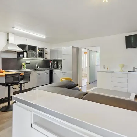 Apartment 2 Bedroom Cozy In Zeulenroda-triebes *